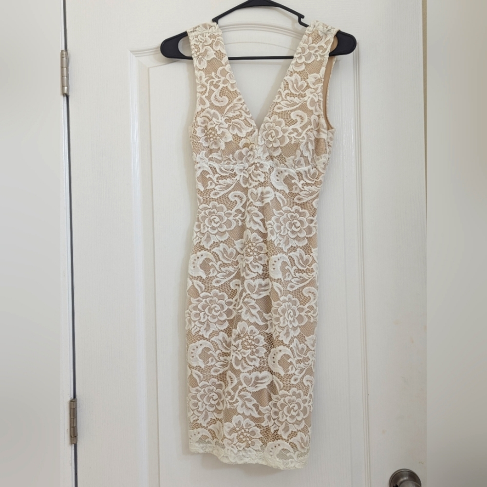 Lulu's size Small White Lace lining with light brown underneath.